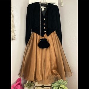 Woman’s Size 5/6 Black Tie Evening Gown From Dave & Johnny